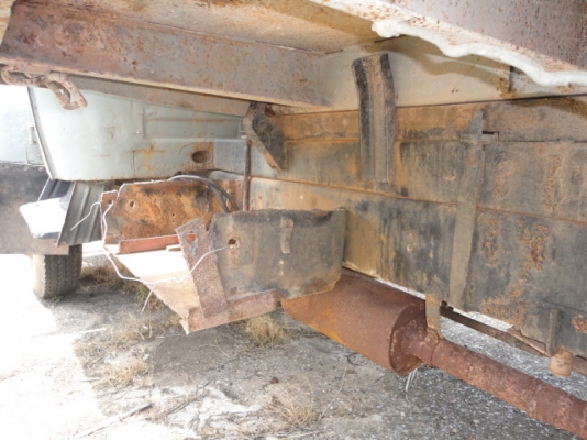 ISUZU  6 ล้อดั้ม 120  แรงม้า  หัวยาว  มีเล่มพร้อมขายค่ะ