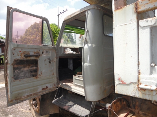 ISUZU  6 ล้อดั้ม 120  แรงม้า  หัวยาว  มีเล่มพร้อมขายค่ะ