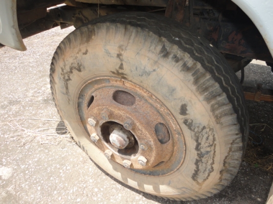 ISUZU  6 ล้อดั้ม 120  แรงม้า  หัวยาว  มีเล่มพร้อมขายค่ะ