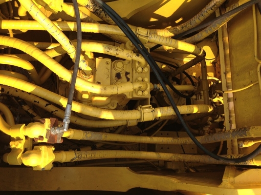 รถแบคโฮ KOMATSU