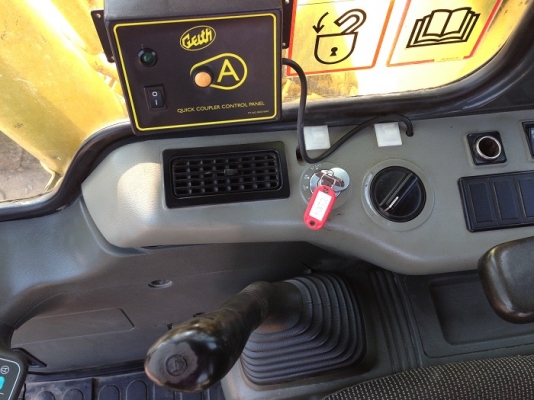 รถแบคโฮ KOMATSU