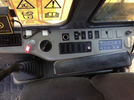 รถแบคโฮ KOMATSU