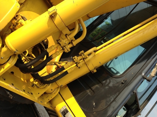 รถแบคโฮ KOMATSU