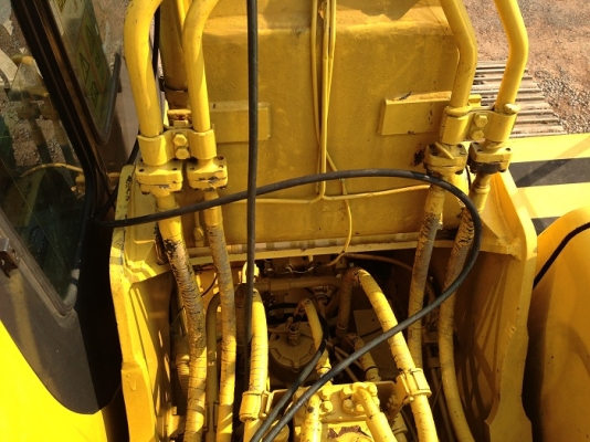 รถแบคโฮ KOMATSU