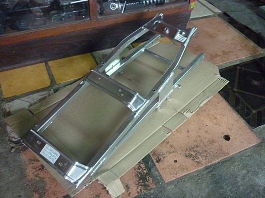 ขายโครง ''อลูมีเนียม'' 1,200 บ.