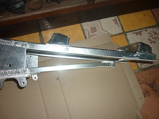 ขายโครง ''อลูมีเนียม'' 1,200 บ.