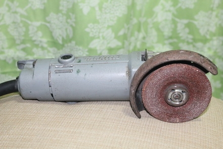 เครื่องเจียร์ไฟฟ้าMAKITA 9500NB ขนาด4 นิ้ว สภาพดีมากๆพร้อมใช้ครับ เครื่องเจียร์ไฟฟ้าMAKITA 9500NB ขนาด4 นิ้ว สภาพดีมากๆพร้อมใช้ครับ