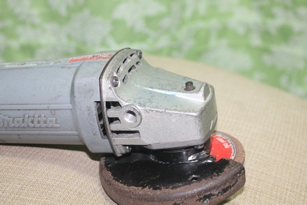 เครื่องเจียร์ไฟฟ้าMAKITA 9500NB ขนาด4 นิ้ว สภาพดีมากๆพร้อมใช้ครับ เครื่องเจียร์ไฟฟ้าMAKITA 9500NB ขนาด4 นิ้ว สภาพดีมากๆพร้อมใช้ครับ