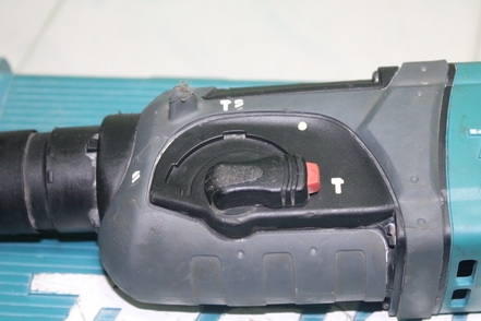 สว่านเจาะกระแทกระบบโรตารี่  Makita HR 2470 F สภาพดีพร้อมใช้ครับ