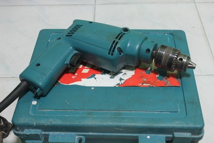 สว่านเจาะกระแทก 4 หุน Makita รุ่น NHP1300S พร้อมใช้งานครับ สว่านเจาะกระแทก 4 หุน Makita รุ่น NHP1300S พร้อมใช้งานครับ