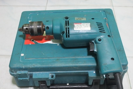 สว่านเจาะกระแทก 4 หุน Makita รุ่น NHP1300S พร้อมใช้งานครับ