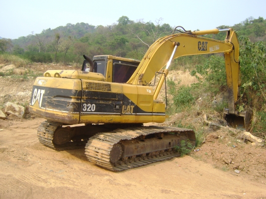 ขายรถแบ็คโฮ CAT 320B สภาพสวย พร้อมใช้งาน