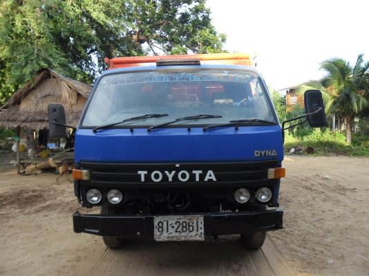 หกล้อtoyota dyna 3ใบปัด วางเครื่อง 100แต่ก่อนเป็นเครื่อง115 ทุกอย่างเป็นของ 3ใบปัดทั้งหมด น็อต6รูเอกสารเล่มทะเบียนมีแต่โอนไม่ได้ ทะเบียนต่อได้ตามปกติ