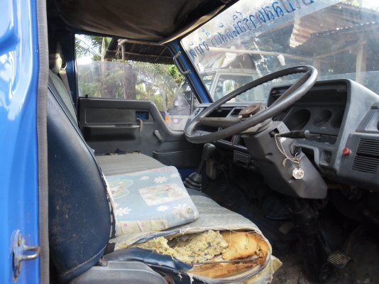 หกล้อtoyota dyna 3ใบปัด วางเครื่อง 100แต่ก่อนเป็นเครื่อง115 ทุกอย่างเป็นของ 3ใบปัดทั้งหมด น็อต6รูเอกสารเล่มทะเบียนมีแต่โอนไม่ได้ ทะเบียนต่อได้ตามปกติ