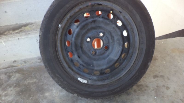 ต้องการขายล้อกระทะพร้อมยางมีฝาตบ  ยาง DUNLOP 185/60/15 ปี12