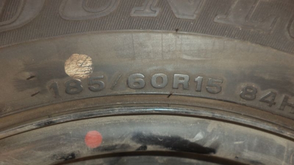 ต้องการขายล้อกระทะพร้อมยางมีฝาตบ  ยาง DUNLOP 185/60/15 ปี12