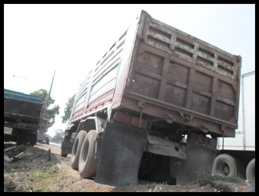 สิบล้อไอ้หลง เทอร์โบ 2เพลาดั้ม สวยๆ