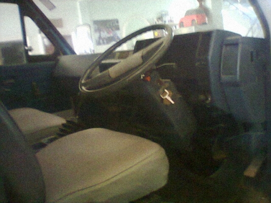 ขาย 6 ล้อบรรทุกตู้เย็น NPR 115 ปี 36 กระบะยาว 4.30 เมตร เกียร์สั้น คัสซีสวยมาก เก๋งบางเดิม เครื่องแห้ง แอร์เย็น ยางเต็ม ทะเบียนพร้อโอน