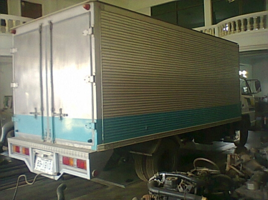 ขาย 6 ล้อบรรทุกตู้เย็น NPR 115 ปี 36 กระบะยาว 4.30 เมตร เกียร์สั้น คัสซีสวยมาก เก๋งบางเดิม เครื่องแห้ง แอร์เย็น ยางเต็ม ทะเบียนพร้อโอน