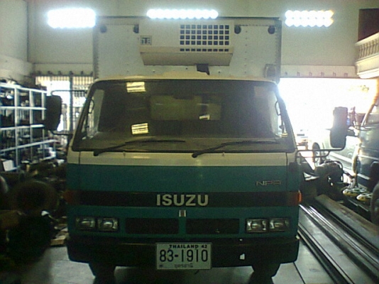 ขาย 6 ล้อบรรทุกตู้เย็น NPR 115 ปี 36 กระบะยาว 4.30 เมตร เกียร์สั้น คัสซีสวยมาก เก๋งบางเดิม เครื่องแห้ง แอร์เย็น ยางเต็ม ทะเบียนพร้อโอน