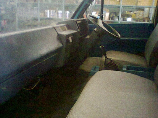 ขาย 6 ล้อบรรทุกตู้เย็น NPR 115 ปี 36 กระบะยาว 4.30 เมตร เกียร์สั้น คัสซีสวยมาก เก๋งบางเดิม เครื่องแห้ง แอร์เย็น ยางเต็ม ทะเบียนพร้อโอน