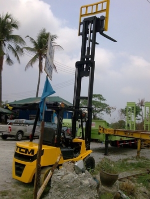 ขายรถโฟลค์ลิฟ  เสาสูง 4.80 เมตร สภาพดี ใช้งานได้ทันที