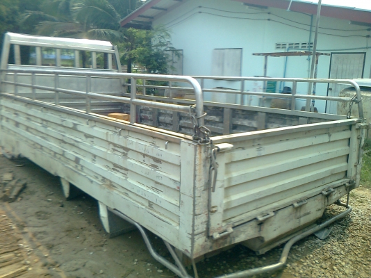 กระบะสแตนเลส 6 ล้อ ยาว 4.30 เมตร กว้าง 2.05 เมตร ขายถูกๆ