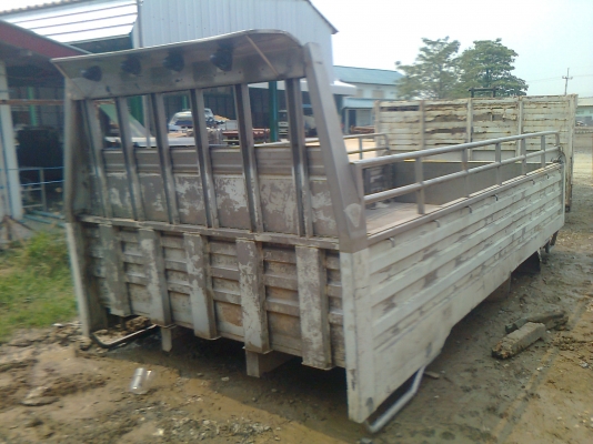 กระบะสแตนเลส 6 ล้อ ยาว 4.30 เมตร กว้าง 2.05 เมตร ขายถูกๆ