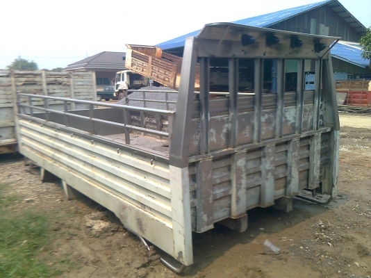 กระบะสแตนเลส 6 ล้อ ยาว 4.30 เมตร กว้าง 2.05 เมตร ขายถูกๆ