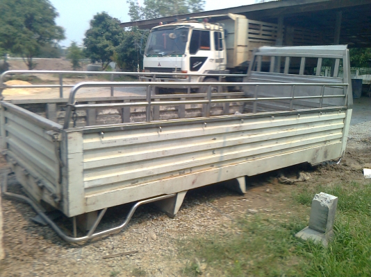 กระบะสแตนเลส 6 ล้อ ยาว 4.30 เมตร กว้าง 2.05 เมตร ขายถูกๆ