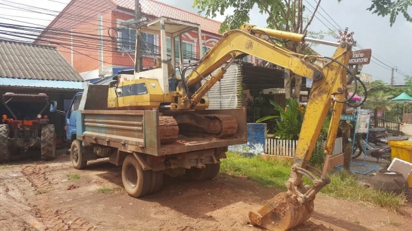 ขายแพ็คคู่ไม่แยกขาย รถดั้ม TOYOTA BU87 115 แรงม้า+รถแบคโฮ KOMATSU PC40-6 ใบซื้อขาย รถดั้มมีทะเบียนแต่บัตรหมดอายุให้ตามเองนะครับ