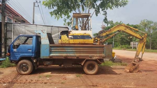 ขายแพ็คคู่ไม่แยกขาย รถดั้ม TOYOTA BU87 115 แรงม้า+รถแบคโฮ KOMATSU PC40-6 ใบซื้อขาย รถดั้มมีทะเบียนแต่บัตรหมดอายุให้ตามเองนะครับ