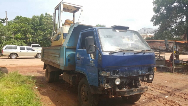 ขายแพ็คคู่ไม่แยกขาย รถดั้ม TOYOTA BU87 115 แรงม้า+รถแบคโฮ KOMATSU PC40-6 ใบซื้อขาย รถดั้มมีทะเบียนแต่บัตรหมดอายุให้ตามเองนะครับ