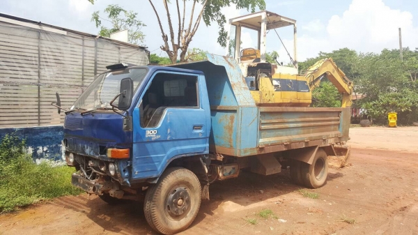 ขายแพ็คคู่ไม่แยกขาย รถดั้ม TOYOTA BU87 115 แรงม้า+รถแบคโฮ KOMATSU PC40-6 ใบซื้อขาย รถดั้มมีทะเบียนแต่บัตรหมดอายุให้ตามเองนะครับ