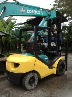 +++ ขายโฟล์คลิฟท์  KOMATSU FD30-16  รุ่น 16  (รถสภาพดี รับประกัน)  ขนาด  3  ตัน  เครื่องยนต์ดีเซล  เสา  4  เมตร  เกียร์ออโตเมติค  ยางตันครับ