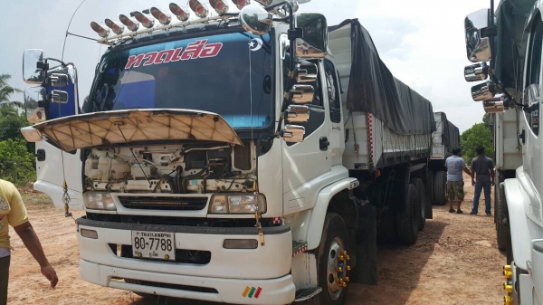 6ล้อดั้ม2คัน..รถสวยมากๆสวยจริงๆเดิมๆตกแต่งสวย เจ้าของดูแลอย่างดี...HINO FF 195แรงและFG 220แรง..