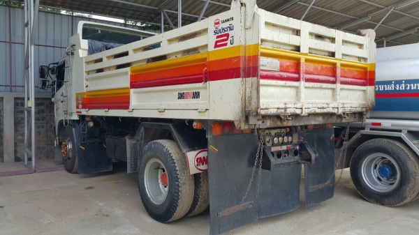 6ล้อดั้ม2คัน..รถสวยมากๆสวยจริงๆเดิมๆตกแต่งสวย เจ้าของดูแลอย่างดี...HINO FF 195แรงและFG 220แรง..