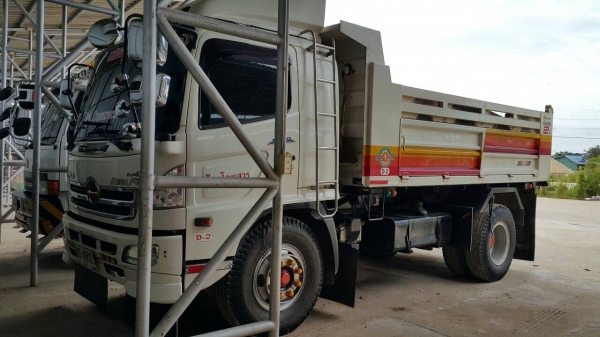 6ล้อดั้ม2คัน..รถสวยมากๆสวยจริงๆเดิมๆตกแต่งสวย เจ้าของดูแลอย่างดี...HINO FF 195แรงและFG 220แรง..