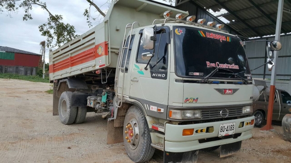 6ล้อดั้ม2คัน..รถสวยมากๆสวยจริงๆเดิมๆตกแต่งสวย เจ้าของดูแลอย่างดี...HINO FF 195แรงและFG 220แรง..