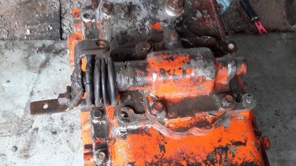 ขายเกียร์ hino รหัส33121อุปกรณ์ครบ มีเกียร์ฝาก เบรคมือ ฝาเซฟเกียร์ 0859477783