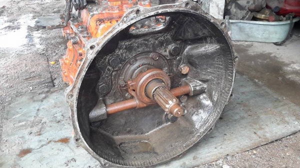 ขายเกียร์ hino รหัส33121อุปกรณ์ครบ มีเกียร์ฝาก เบรคมือ ฝาเซฟเกียร์ 0859477783