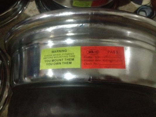 ล้อซี่ลวด อเมกา เเท้ขอบ13กว้าง7นิ้วอ๊อฟลึกสุดใจสภาพสวยมากครับชุดนี้