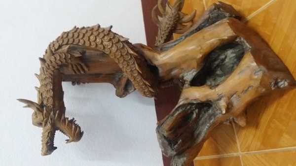 ขายงานไม้สักแกะลายมังกร2500สนใจ0853647170