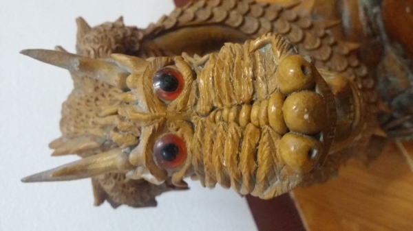 ขายงานไม้สักแกะลายมังกร2500สนใจ0853647170