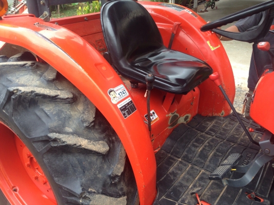 รถไถ KUBOTA L4708 (ราคา395,000 บาท) มีภาพวีดีโอ อายุการใช้งาน 1,508 พร้อมอุปกรณ์ 3 รายการ ผานดันหน้า รถไถ KUBOTA L4708 (ราคา395,000 บาท) มีภาพวีดีโอ อายุการใช้งาน 1,508 พร้อมอุปกรณ์ 3 รายการ ผานดันหน้า