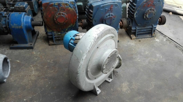 ====== Sold Out!! ====== โบวเวอร์เป่าอากาศเสื้ออลูมิเนียม 5.5 HP. 380V. 2850 RPM.สภาพสวยใหม่!! 089-2499-123 นครปฐม