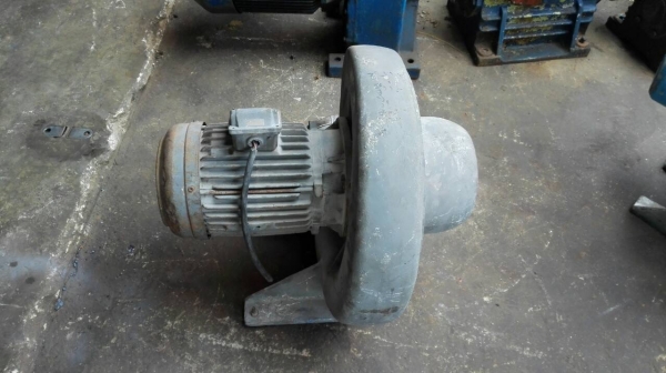 ====== Sold Out!! ====== โบวเวอร์เป่าอากาศ 5.5 HP. 2850 RPM. สภาพสวยพร้อมใช้ครับ!! 089-2499-123 นครปฐม