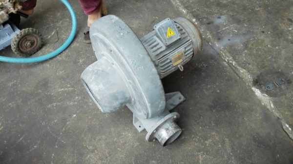 ====== Sold Out!! ====== โบวเวอร์เป่าอากาศ 5.5 HP. 2850 RPM. สภาพสวยพร้อมใช้ครับ!! 089-2499-123 นครปฐม