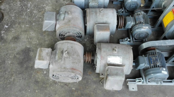 ** เหลือ2 ตัว ** มอเตอร์ TOSHIBA 7.5 HP. 380 V. 1450 RPM. JAPAN วิ่งเงียบ มี 4 ลูก 089-2499-123 นครปฐม