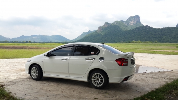 ขาย HONDA.    398000. เล่มพร้อม.รถคันแรก